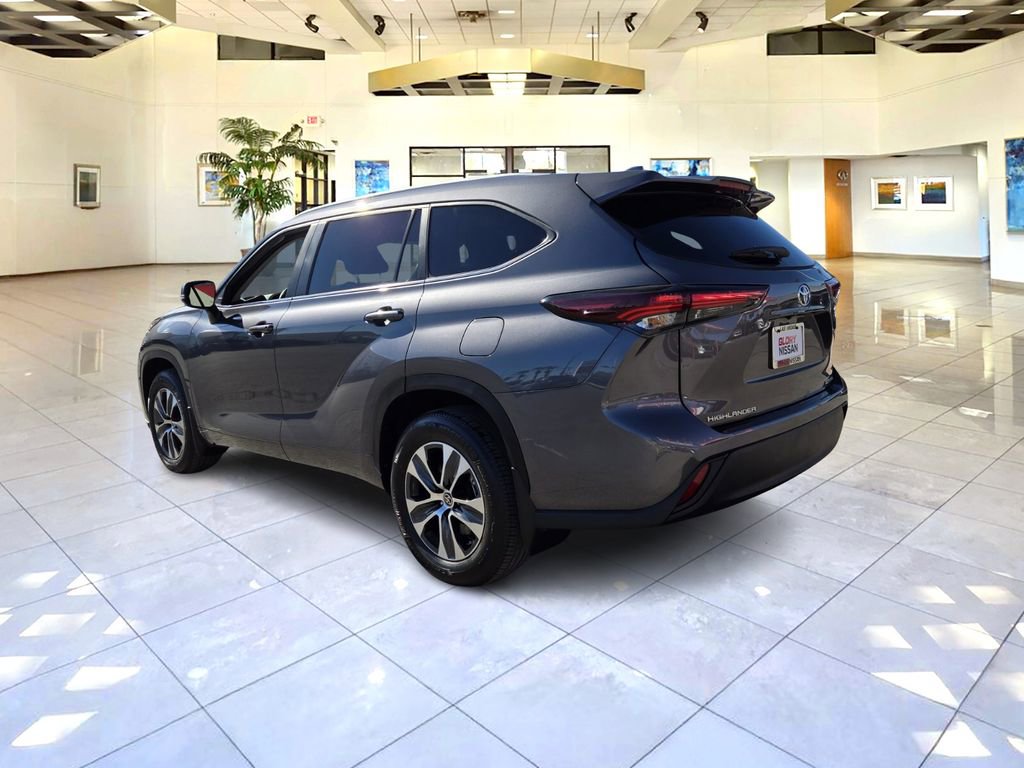Used 2024 Toyota Highlander XLE image 5