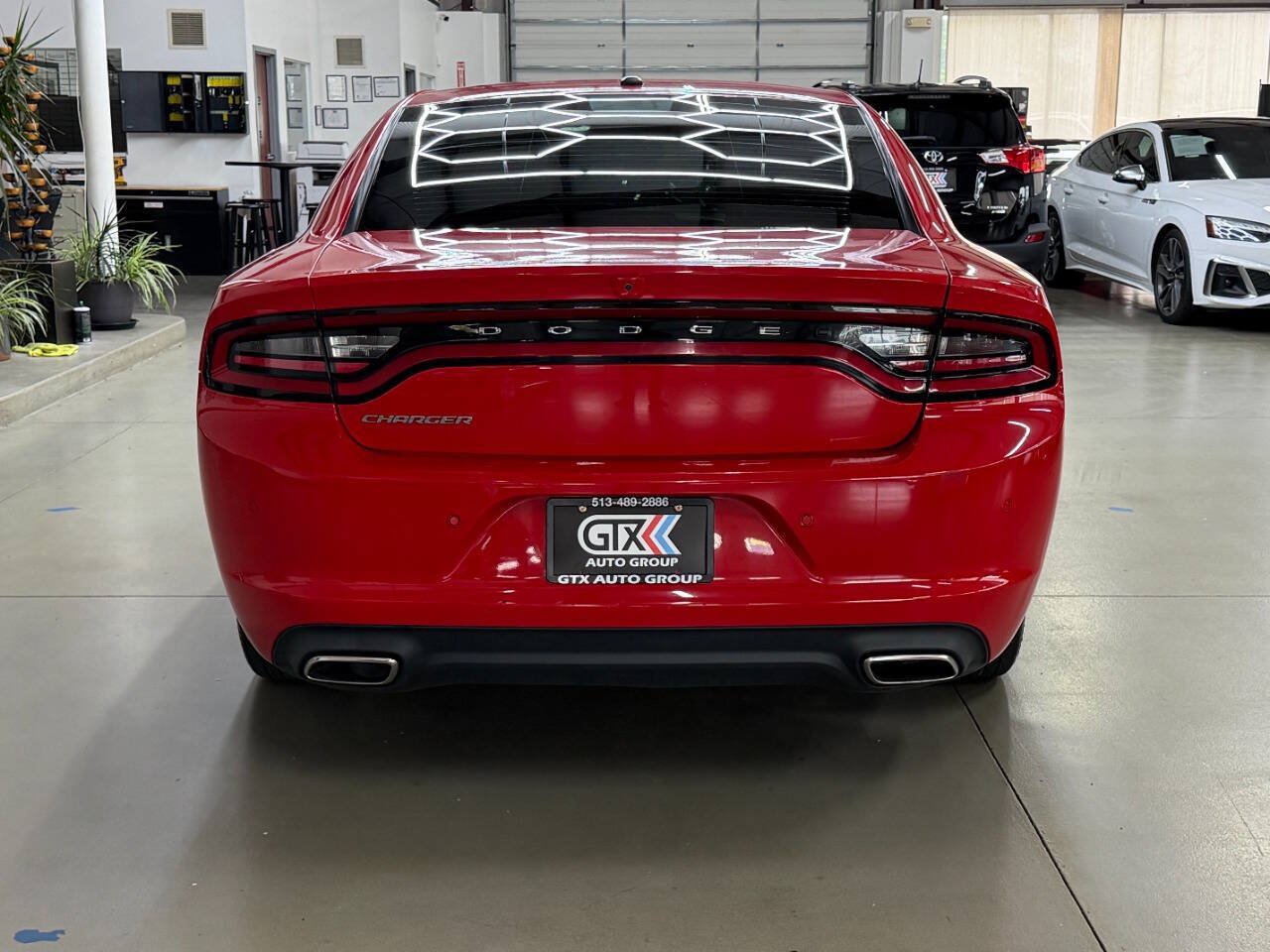 Used 2022 Dodge Charger SXT RWD image 3