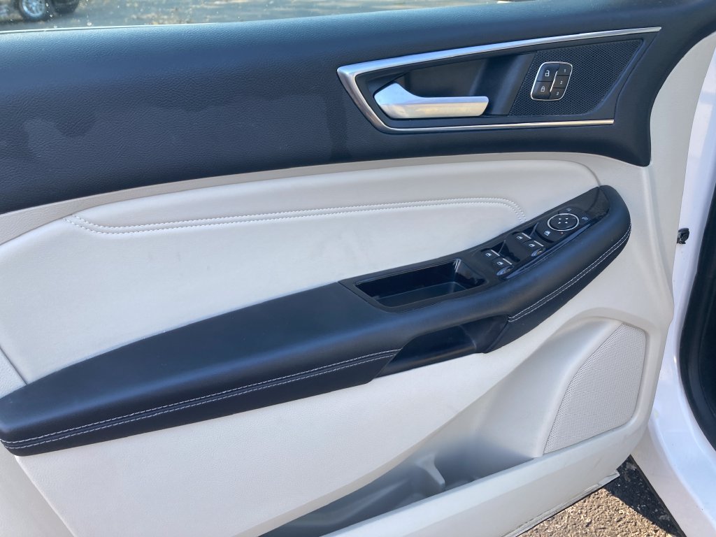 Used 2018 Ford Edge Titanium w/ Equipment Group 301A AWD/4WD image 13