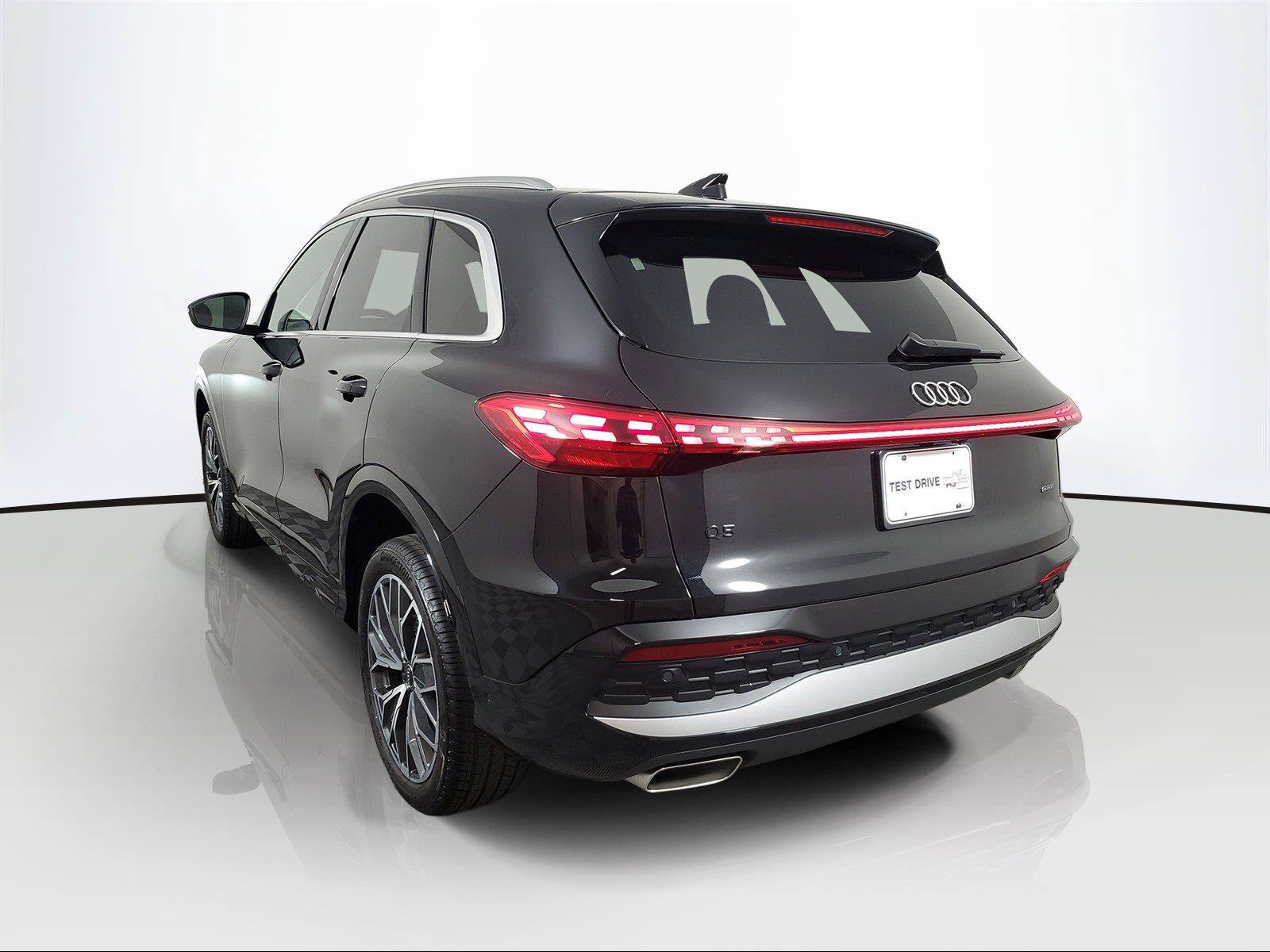 Used 2025 Audi Q5 Premium Plus AWD/4WD image 4