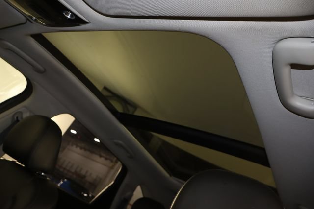 Used 2021 Kia Sorento S w/ Panoramic Sunroof Package FWD image 23