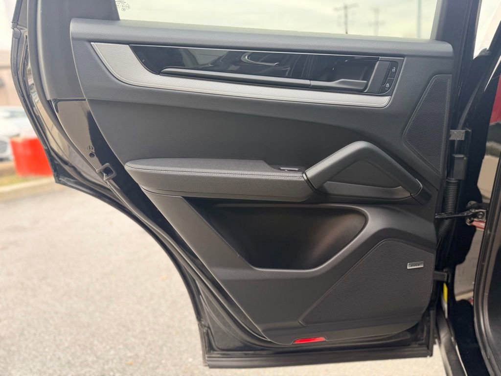 Used 2024 Porsche Cayenne image 16