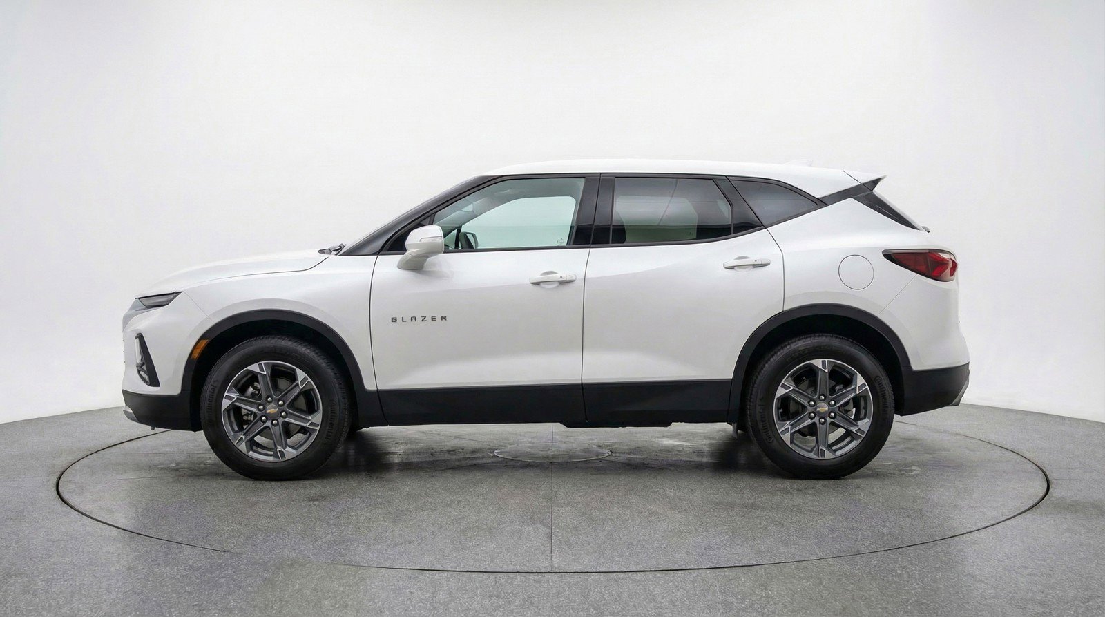 Used 2025 Chevrolet Blazer LT FWD image 5