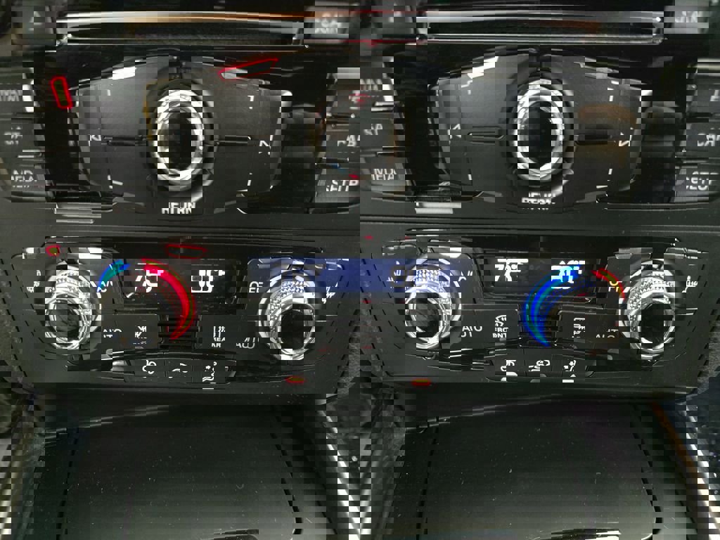 Used 2015 Audi Q5 2.0T Premium Plus w/ Premium Plus Package AWD/4WD image 25