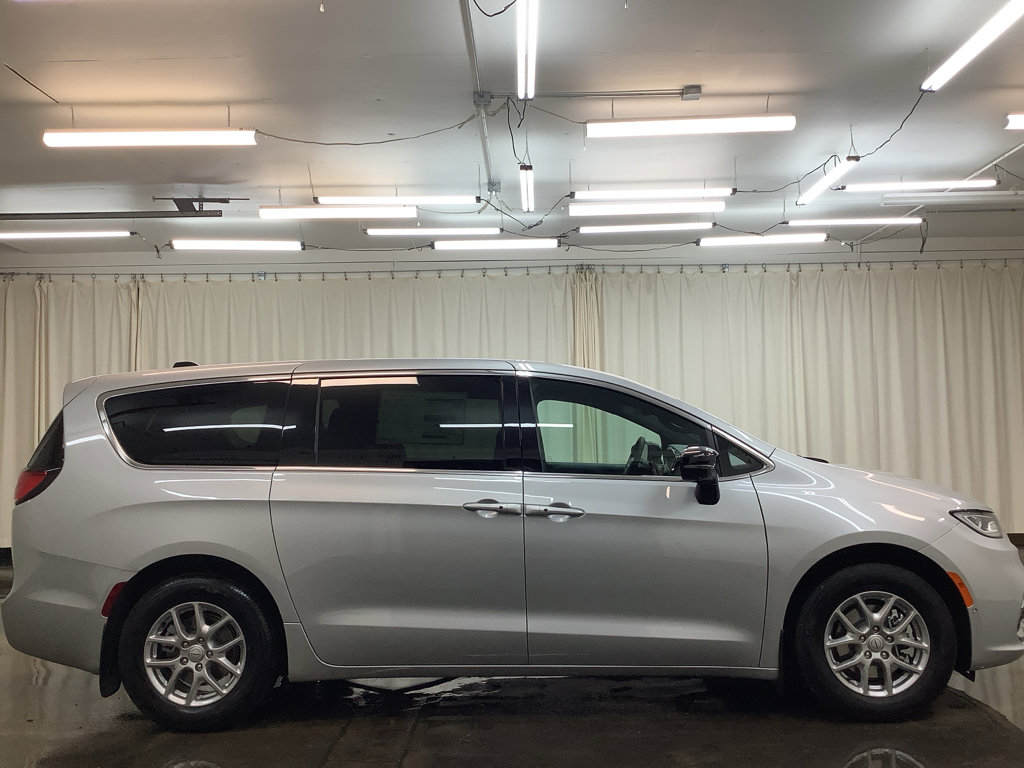 New 2026 Chrysler Pacifica Select FWD image 5