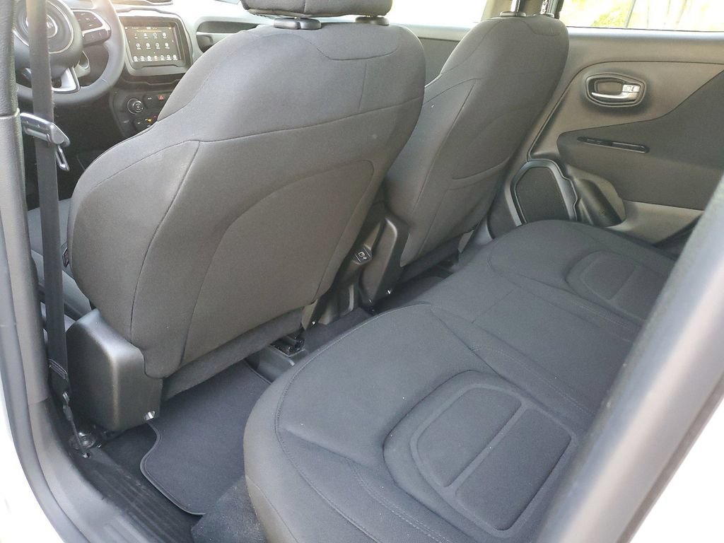 Used 2021 Jeep Renegade Latitude FWD image 12