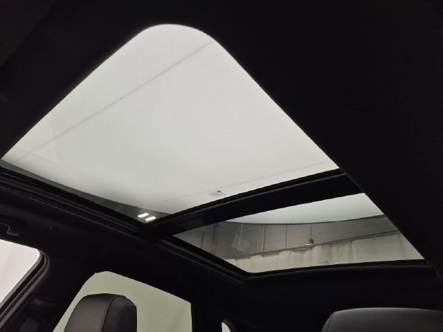 Certified 2024 Cadillac XT5 Premium Luxury w/ LPO, Floor Liner Package AWD/4WD image 19