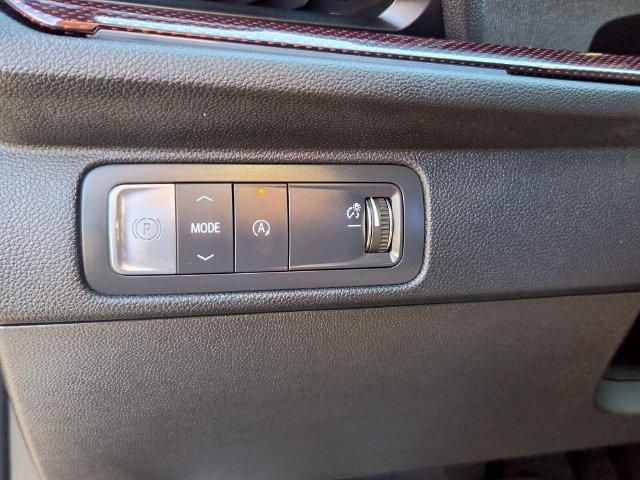 Used 2025 Chevrolet Traverse RS FWD image 30