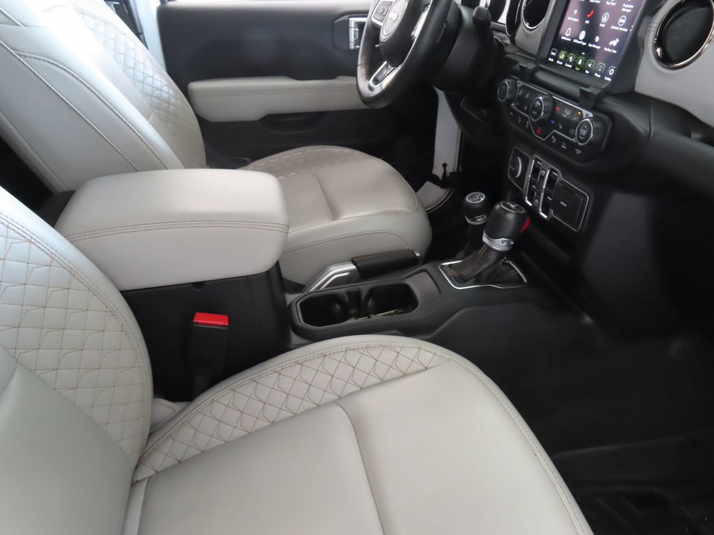 Used 2023 Jeep Wrangler Unlimited Sahara AWD/4WD image 23