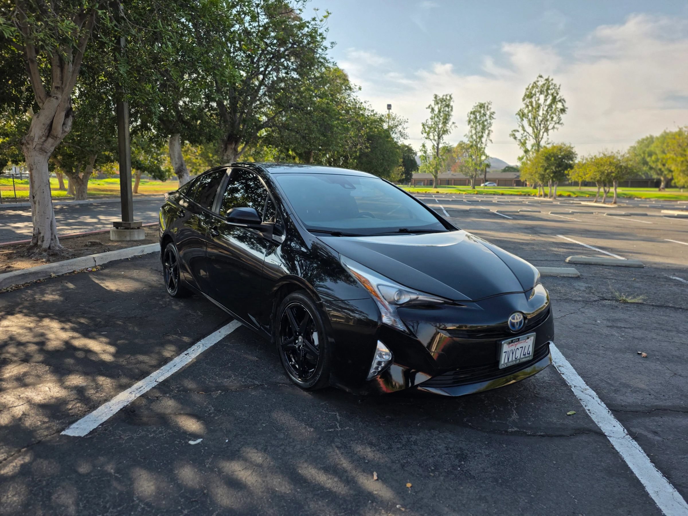 Used 2016 Toyota Prius Four Touring FWD image 1