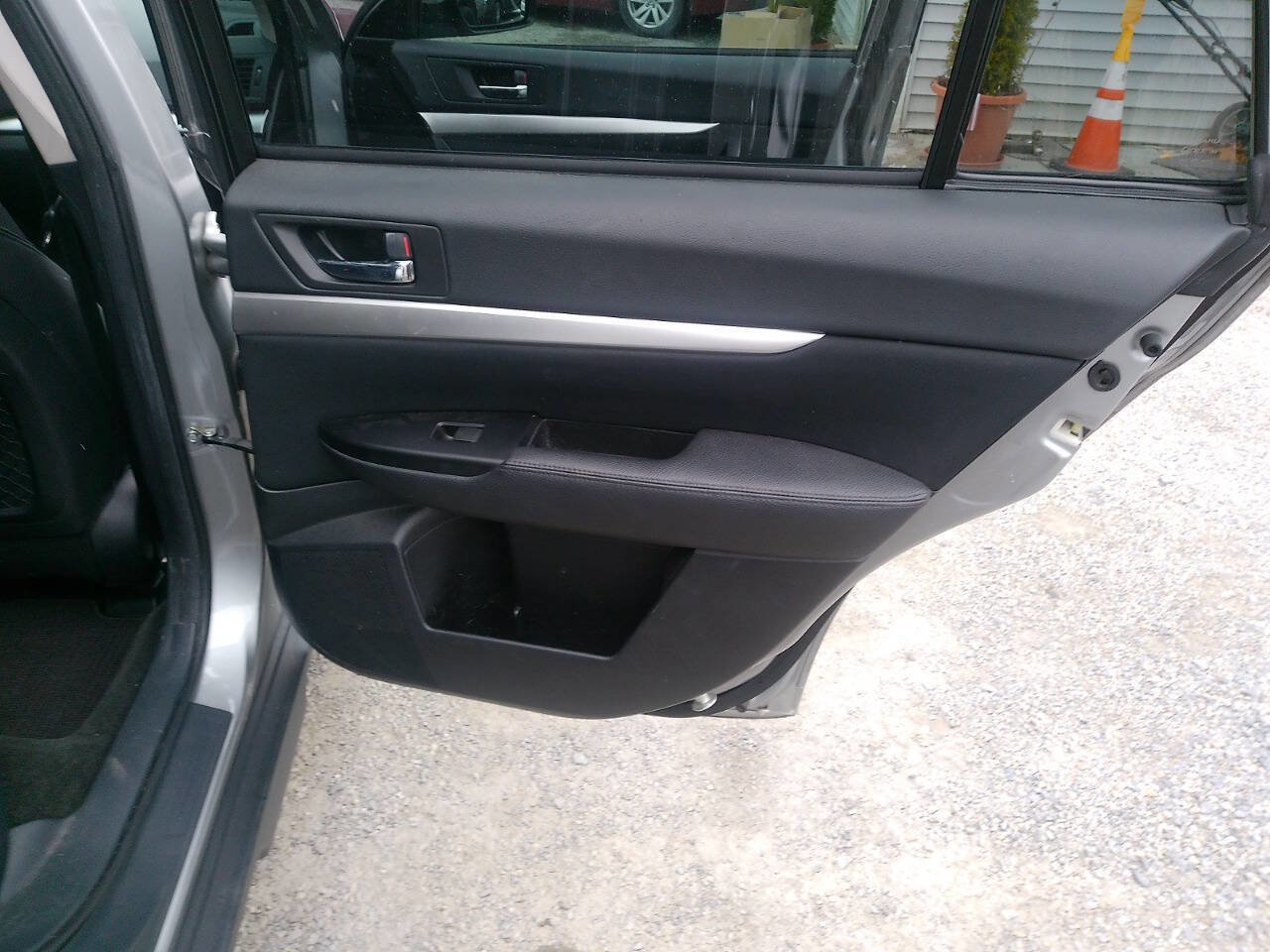 Used 2011 Subaru Outback 2.5i Premium image 21