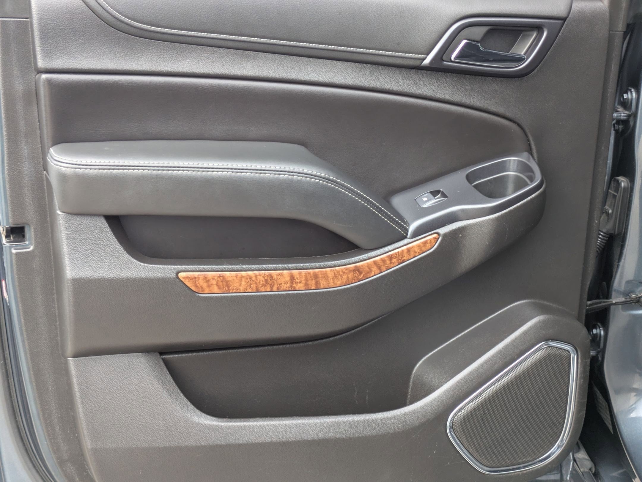 Used 2019 Chevrolet Suburban Premier w/ RST Edition image 14