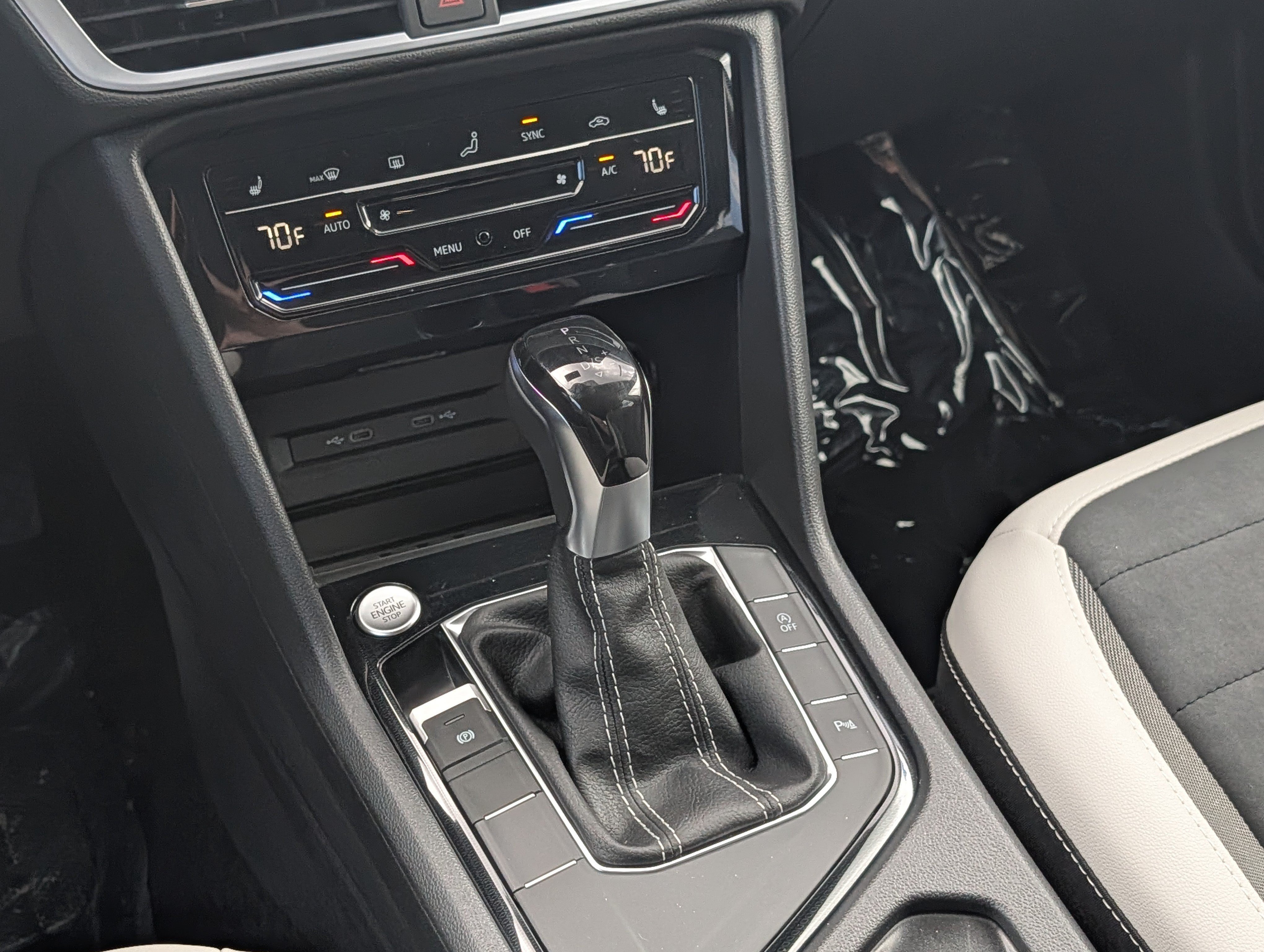 New 2026 Volkswagen Taos SE FWD image 9