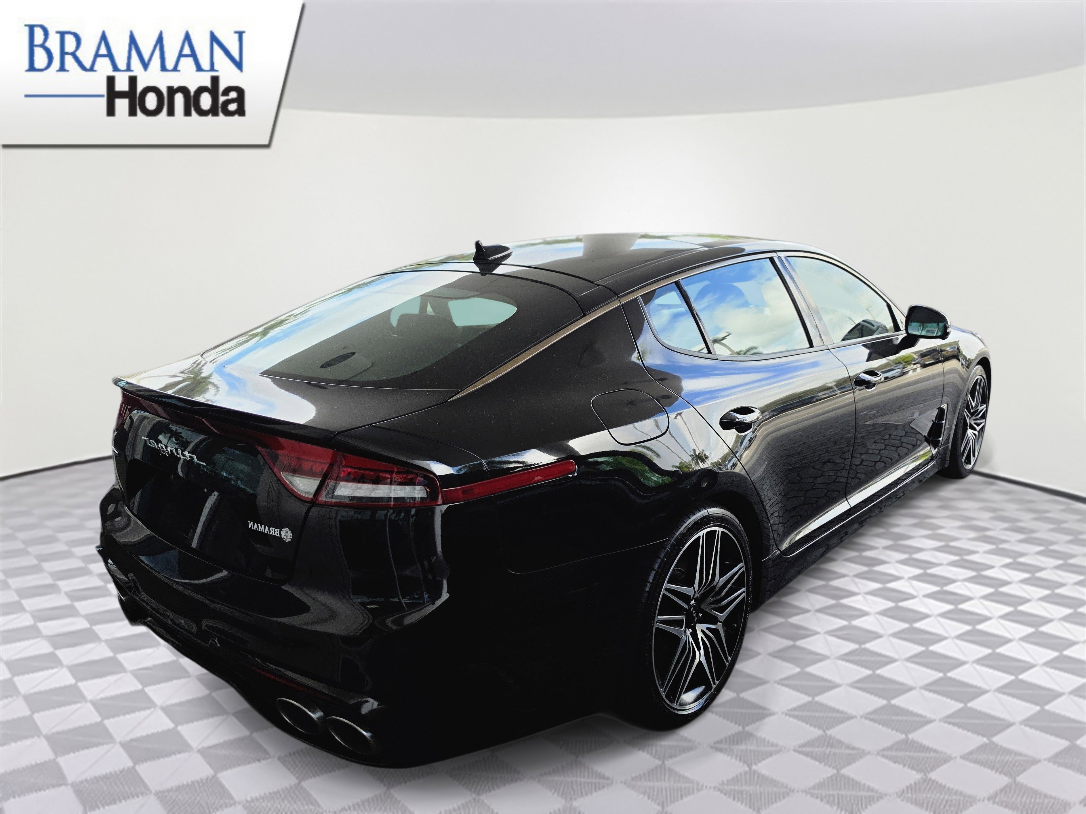Used 2022 Kia Stinger GT2 image 4