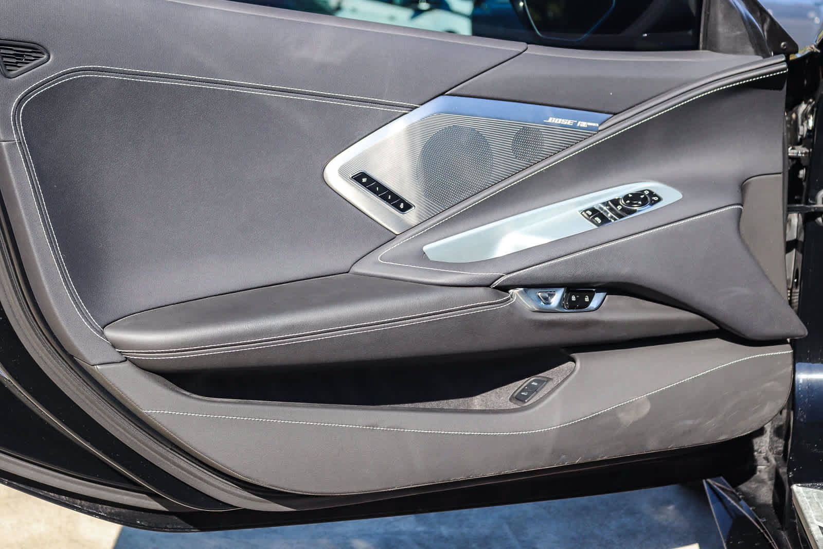 Used 2025 Chevrolet Corvette Stingray Preferred Cpe w/ 2LT RWD image 19