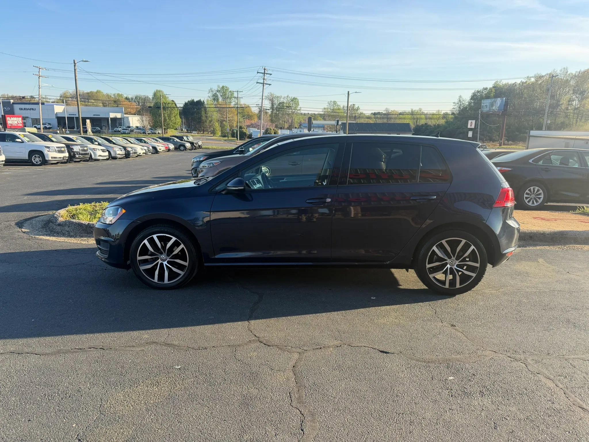 Used 2017 Volkswagen Golf SE FWD image 4