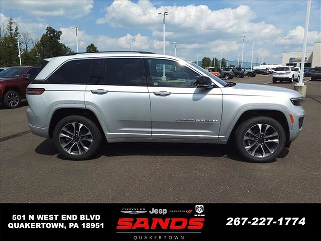 New 2023 Jeep Grand Cherokee Overland w/ Luxury Tech Group IV image 2