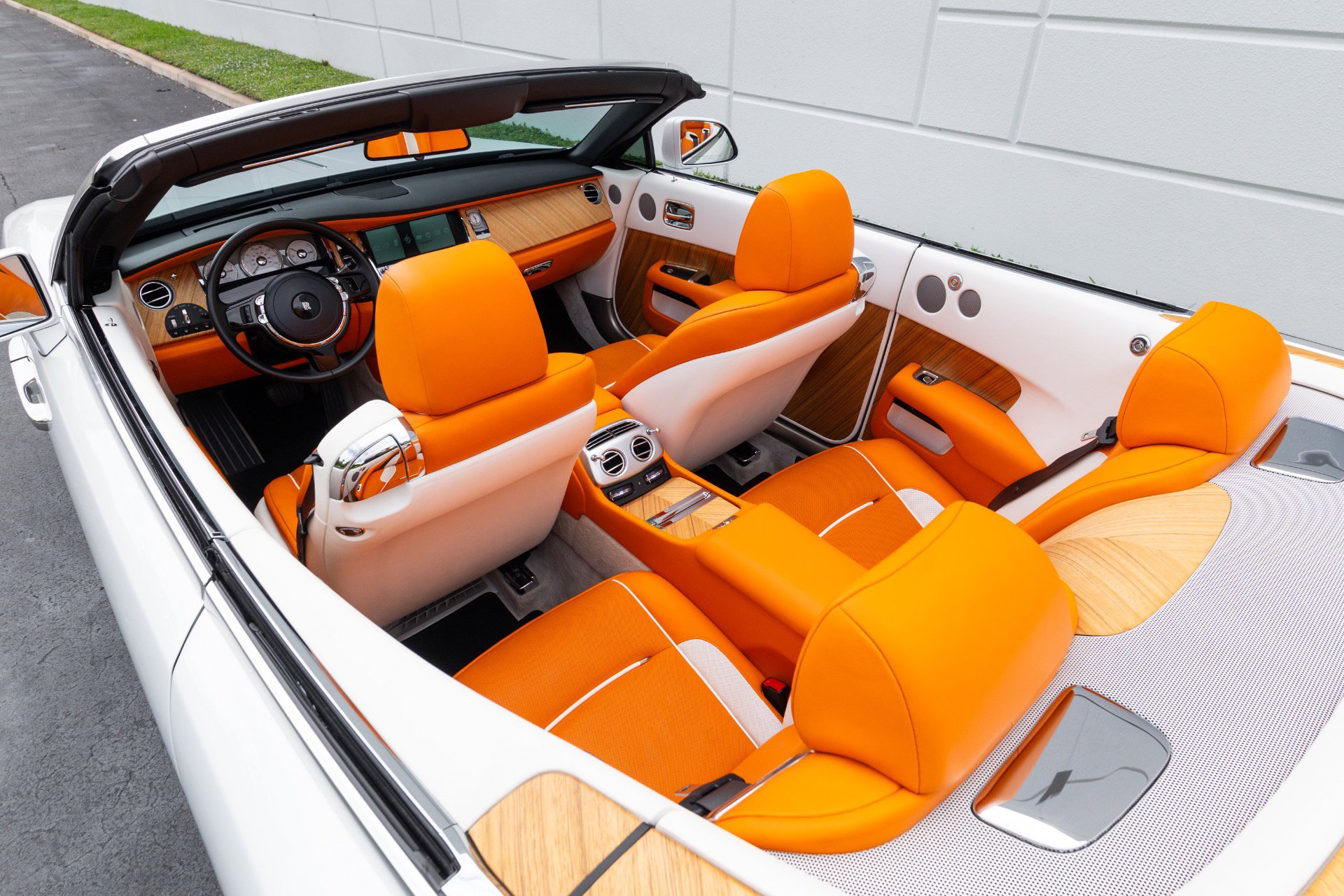 Used 2017 Rolls-Royce Dawn RWD image 96