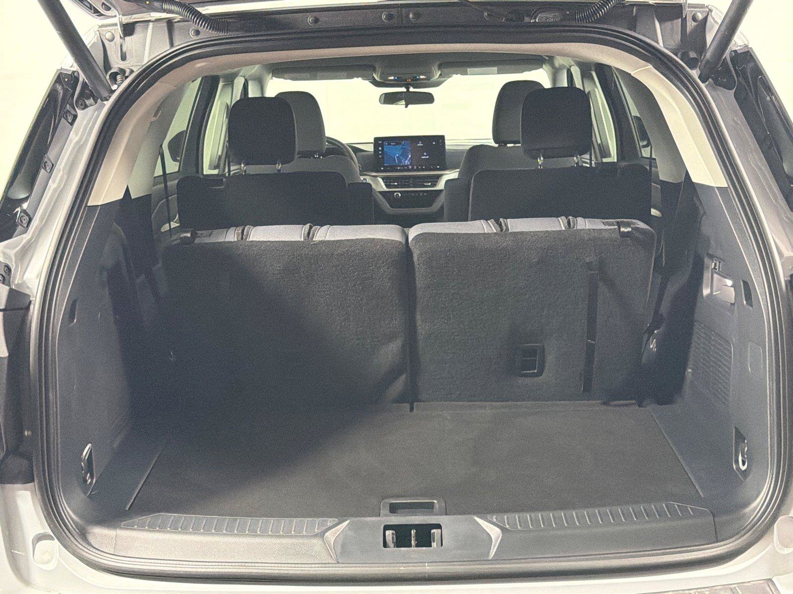 Used 2026 Ford Explorer Active RWD image 18