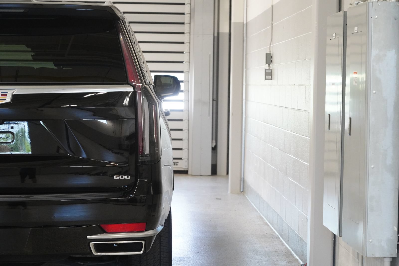 Used 2022 Cadillac Escalade Premium Luxury AWD/4WD image 10