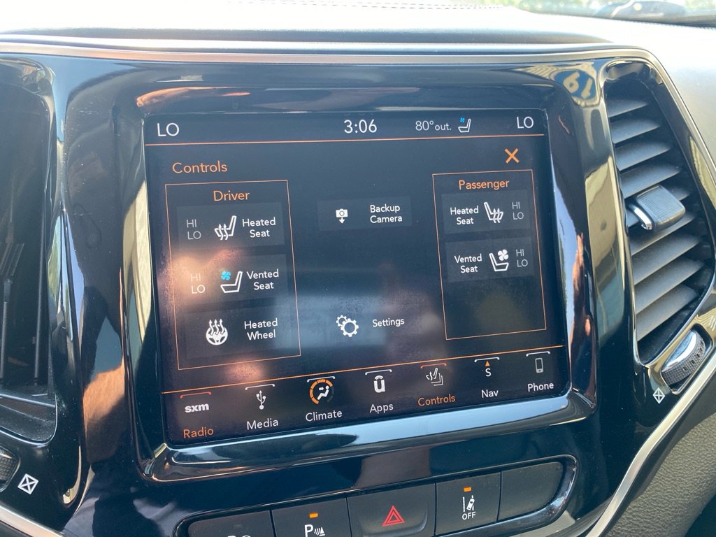 Used 2019 Jeep Cherokee Overland w/ Technology Group image 12
