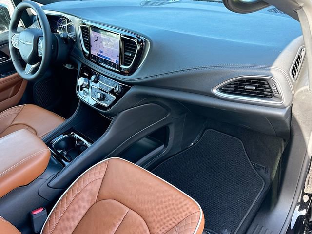 Used 2025 Chrysler Pacifica Pinnacle image 33