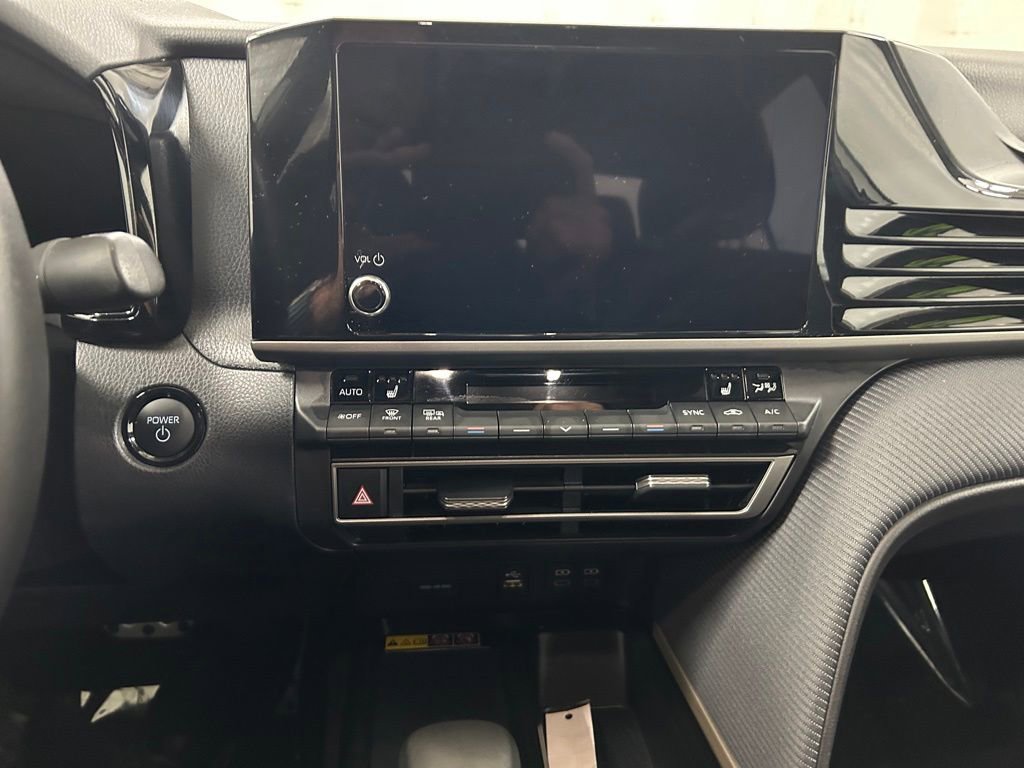 Used 2025 Toyota Camry SE w/ Convenience Package FWD image 17