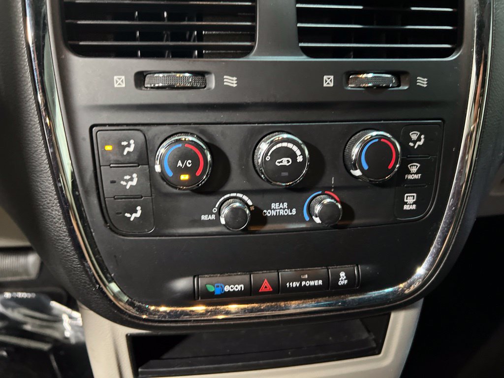 Used 2017 Dodge Grand Caravan SE FWD image 23
