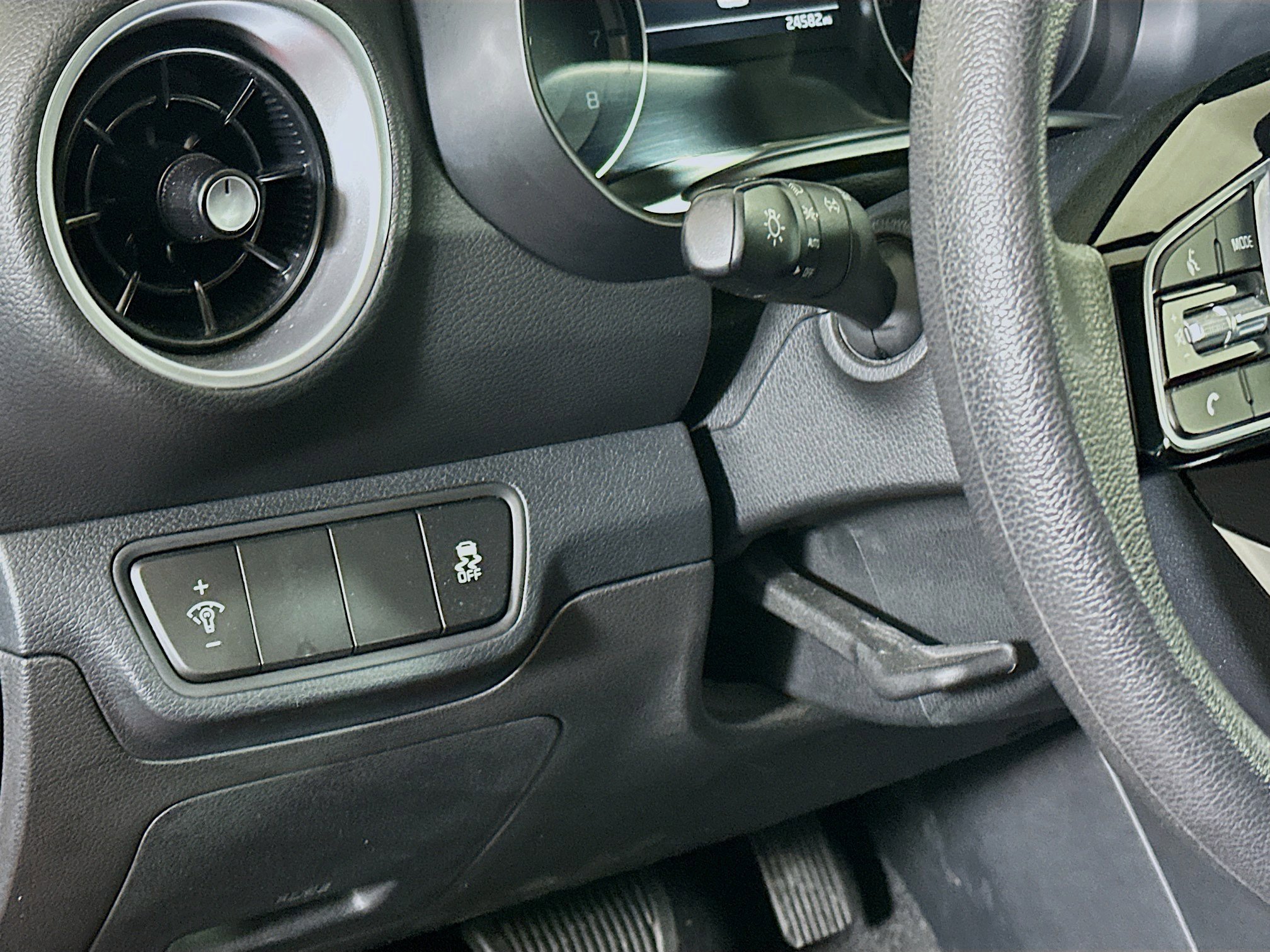 Used 2024 Kia Forte LXS image 16