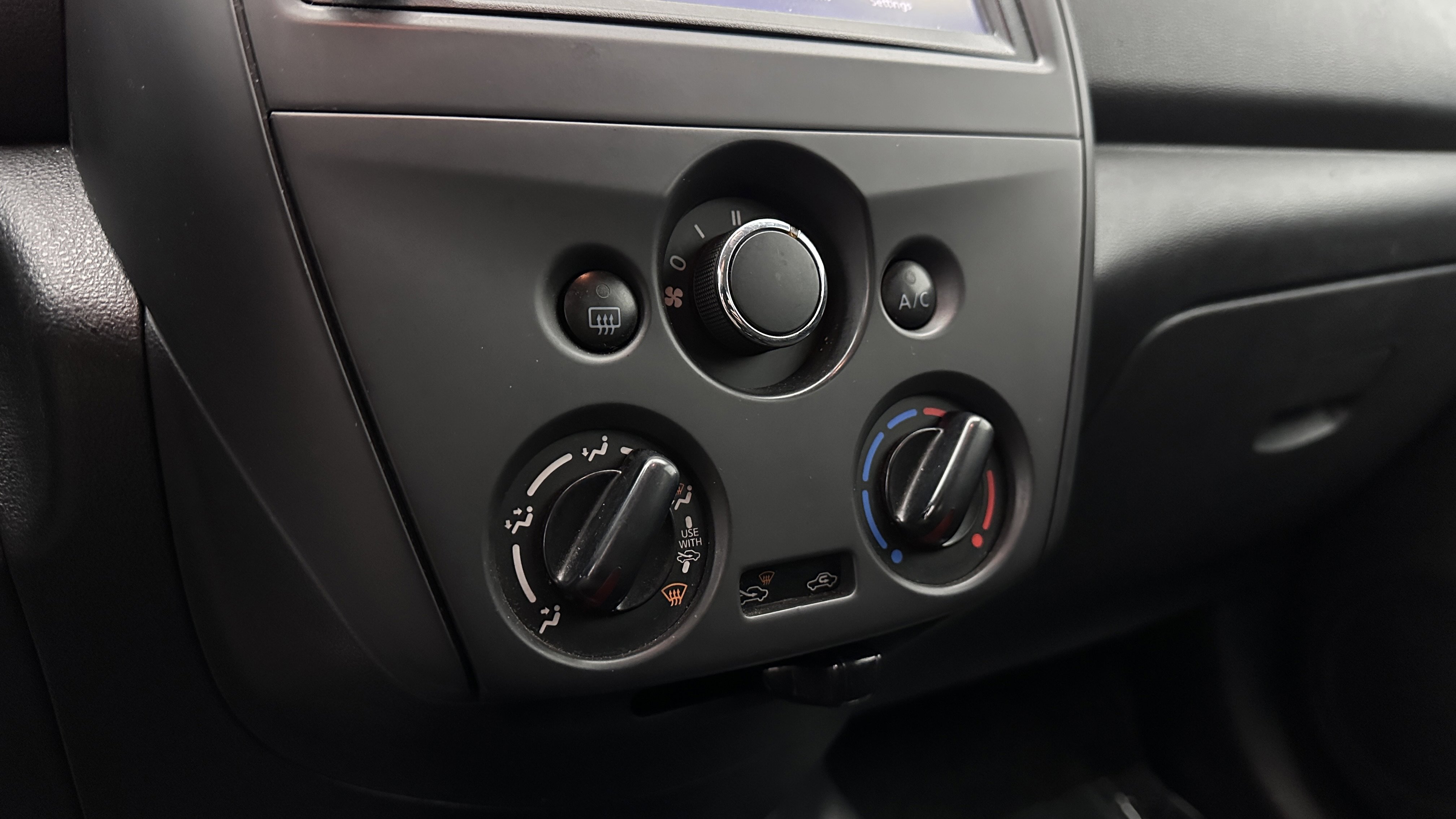 Used 2019 Nissan Versa S FWD image 14