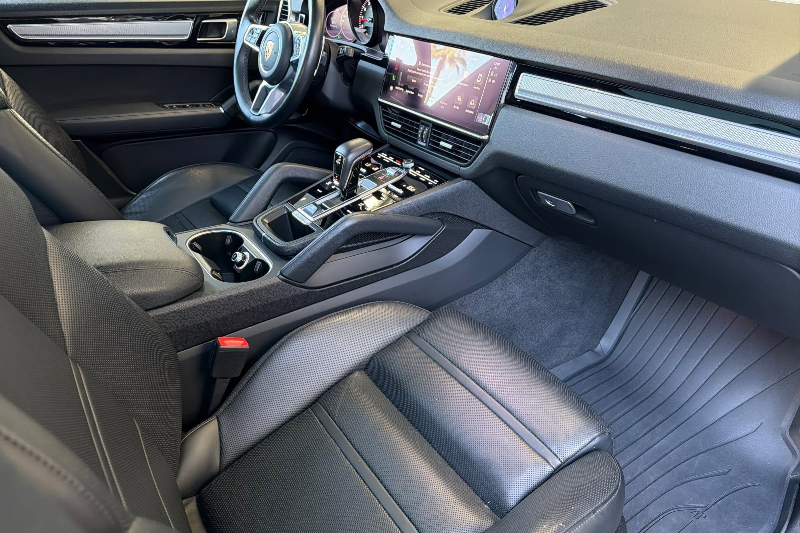 Used 2023 Porsche Cayenne Platinum Edition image 15