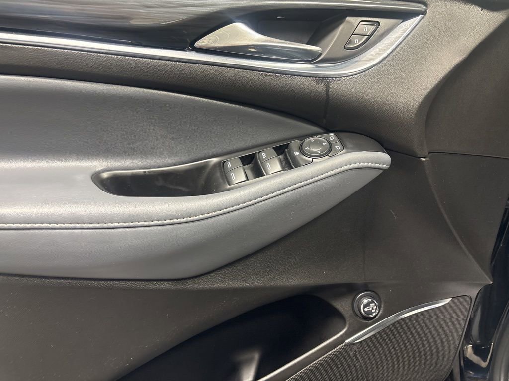 Used 2024 Buick Enclave Essence w/ Sport Touring Edition image 9