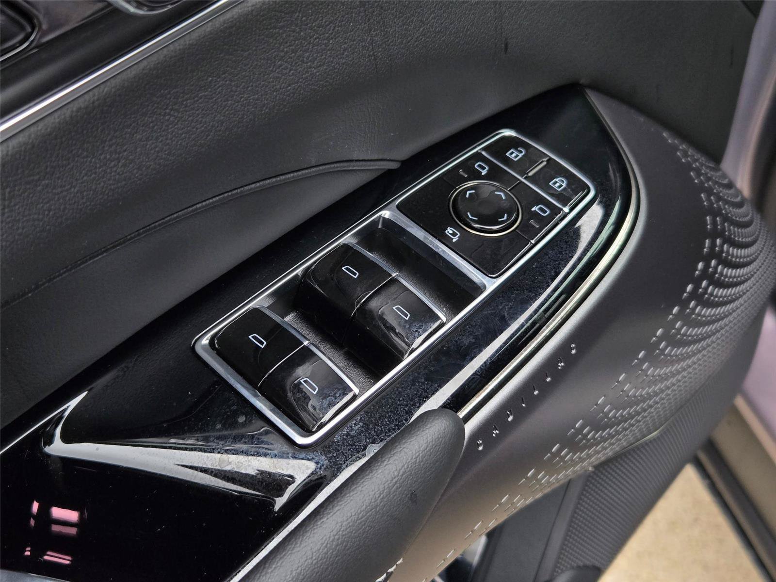 New 2026 Cadillac Lyriq Luxury w/ LPO, Floor Liner Package AWD/4WD image 26