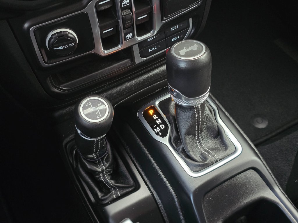 Used 2022 Jeep Wrangler Unlimited Sahara w/ Cold Weather Group AWD/4WD image 28