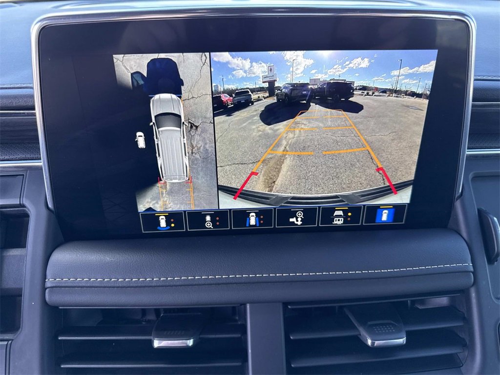 Used 2023 GMC Yukon SLT w/ SLT Luxury Package image 19