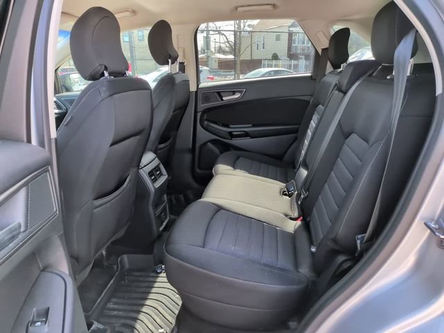 Used 2018 Ford Edge SE image 11