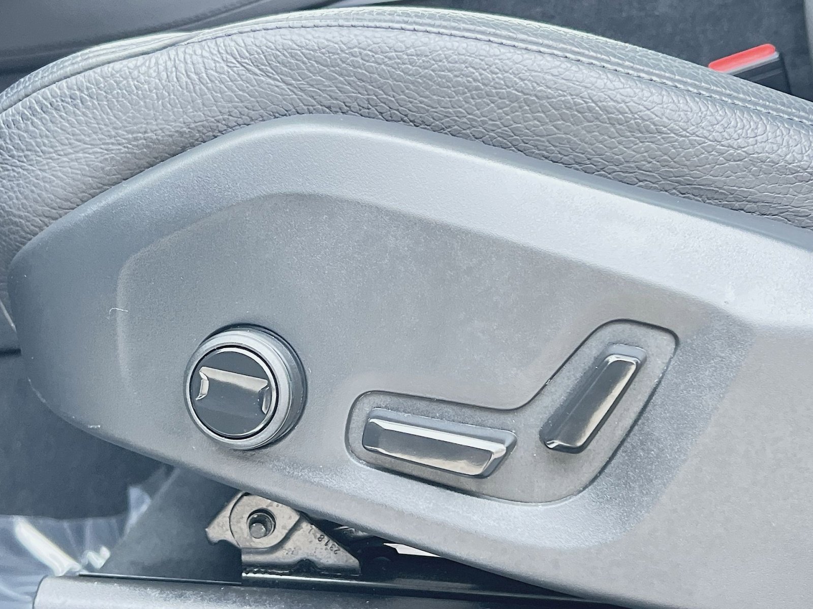 Used 2024 Volvo XC90 B5 Plus w/ Protection Package image 14