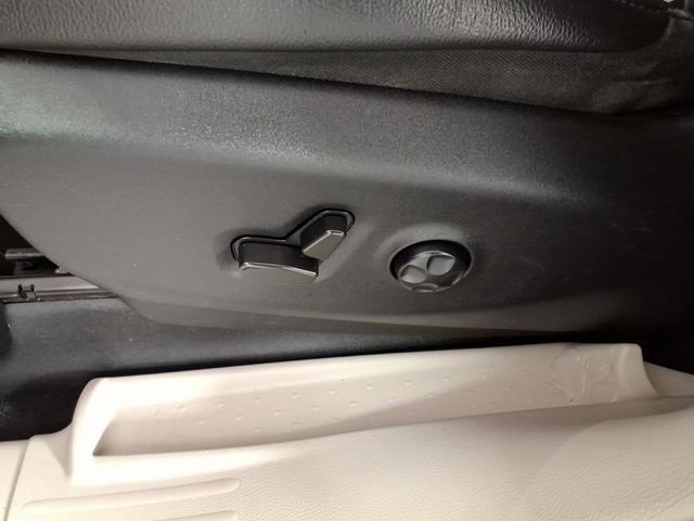Used 2022 Chrysler Pacifica Touring-L FWD image 15