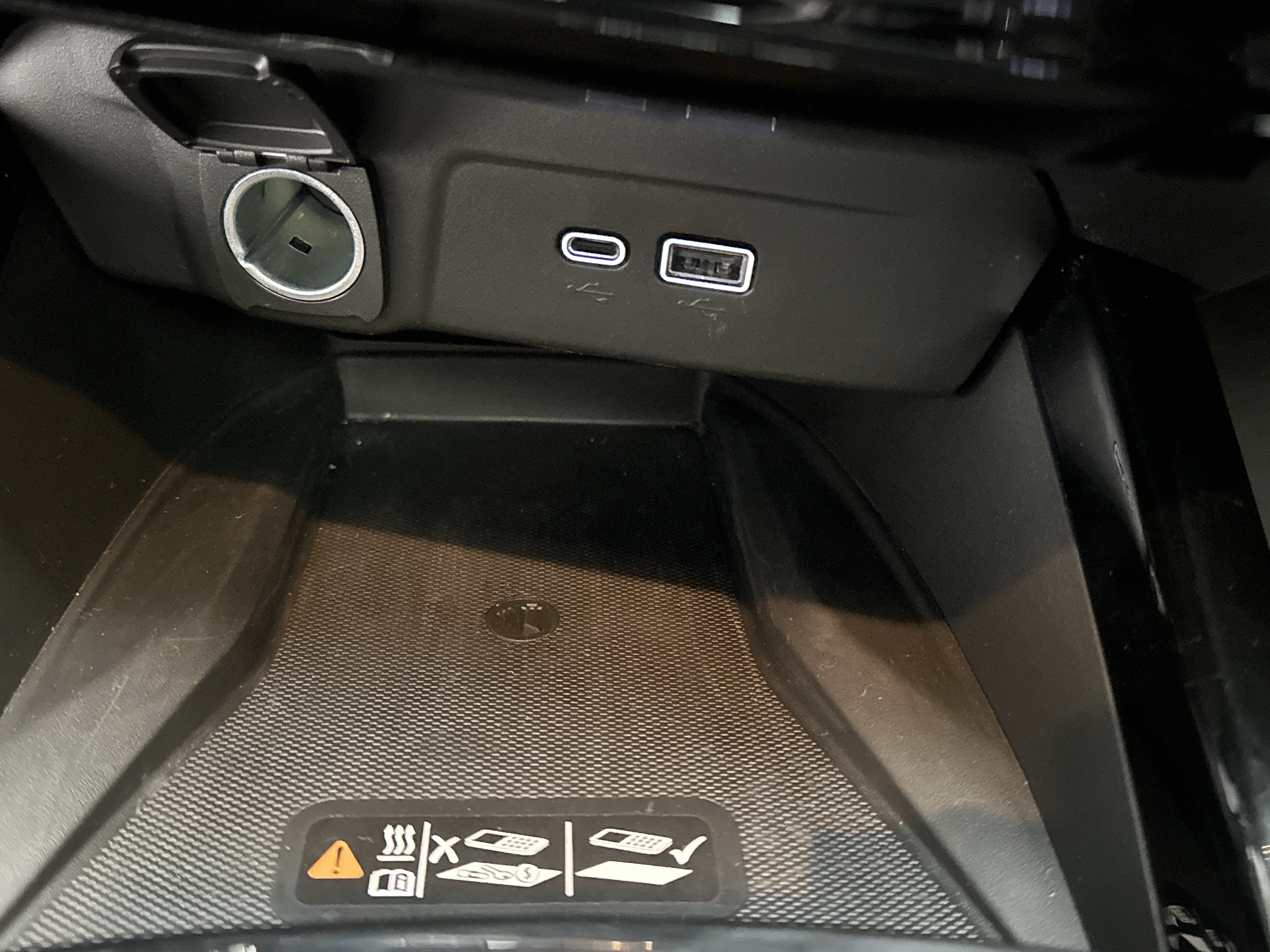 Used 2025 Chevrolet Trax RS w/ Sunroof Package FWD image 38