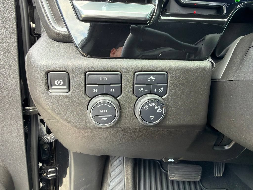 Used 2025 Chevrolet Silverado 1500 LT AWD/4WD image 21