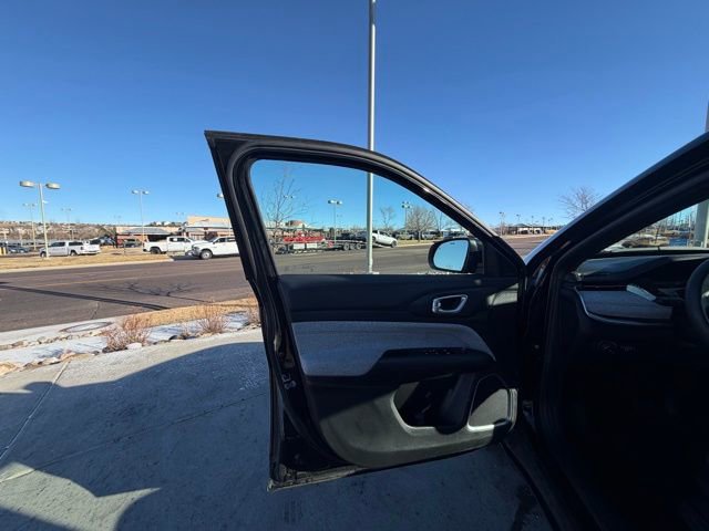 Used 2024 Jeep Compass Latitude image 10