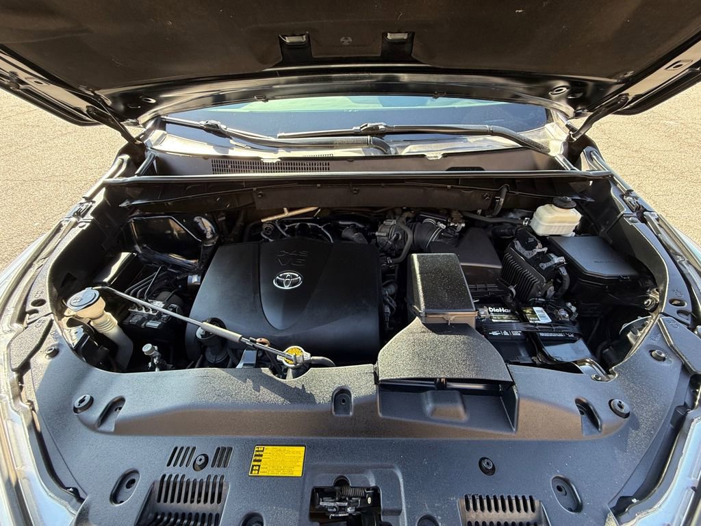 Used 2017 Toyota Highlander XLE w/ Carpet Mat Package image 29