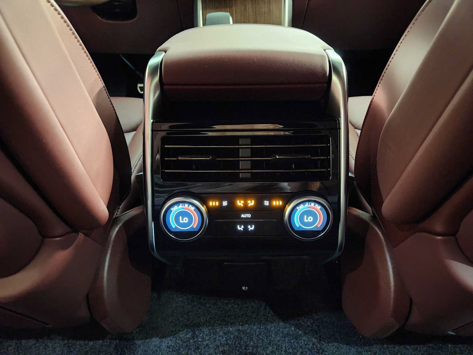 New 2026 Land Rover Range Rover SE AWD/4WD image 29