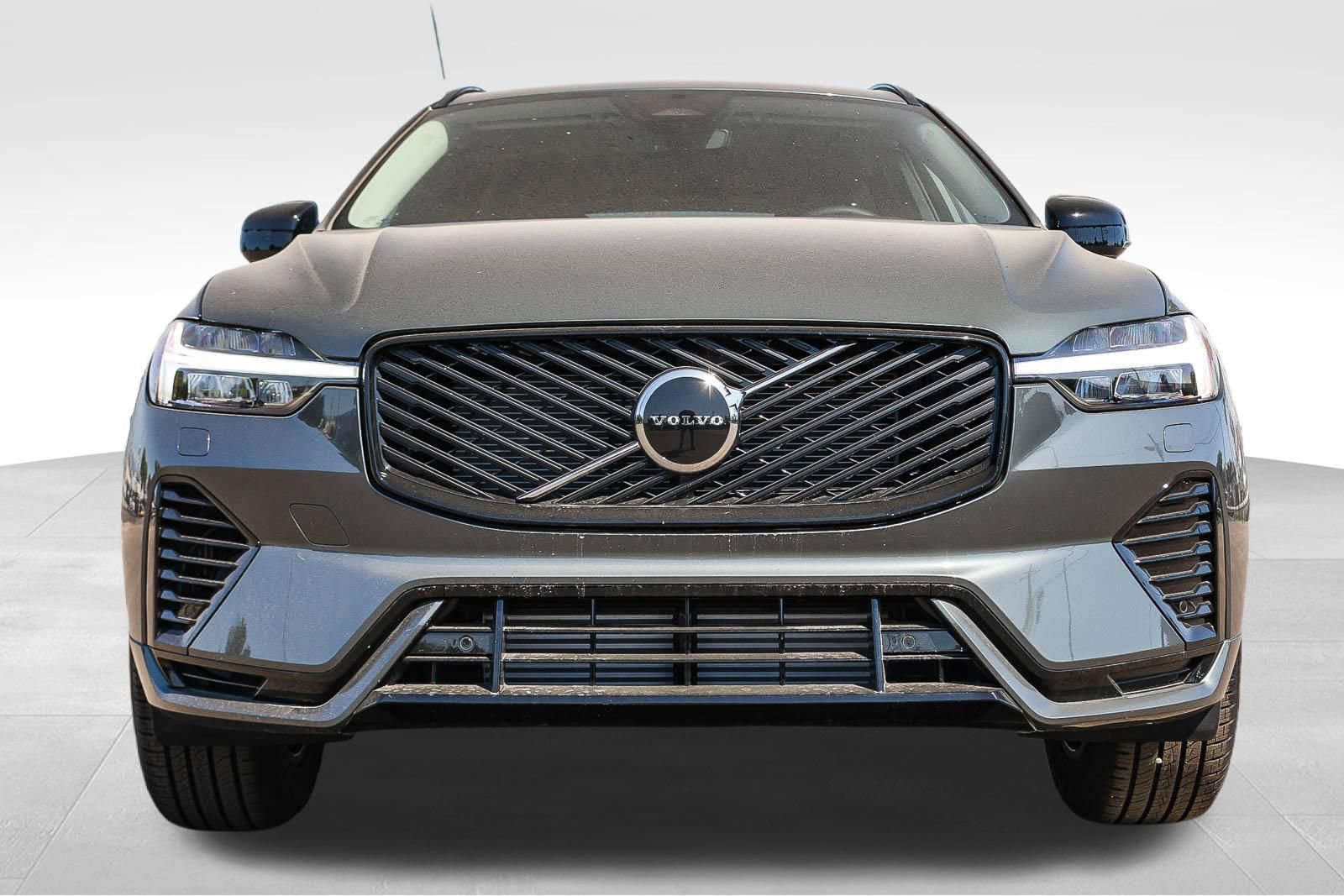 New 2026 Volvo XC60 T8 Core w/ Climate Package AWD/4WD image 2