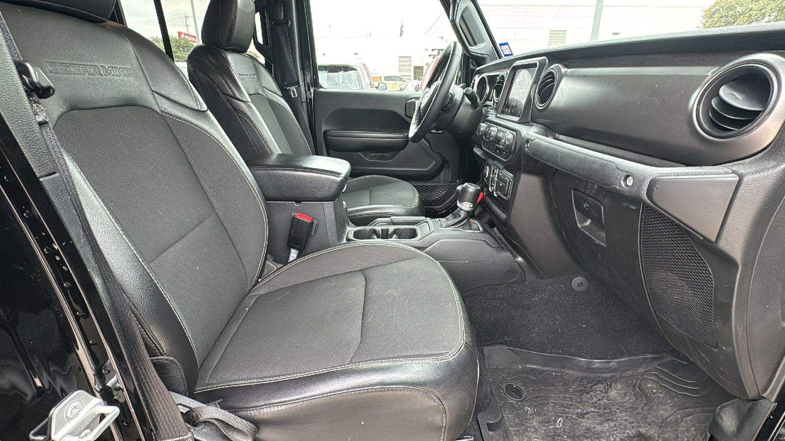 Used 2021 Jeep Gladiator Sport image 28