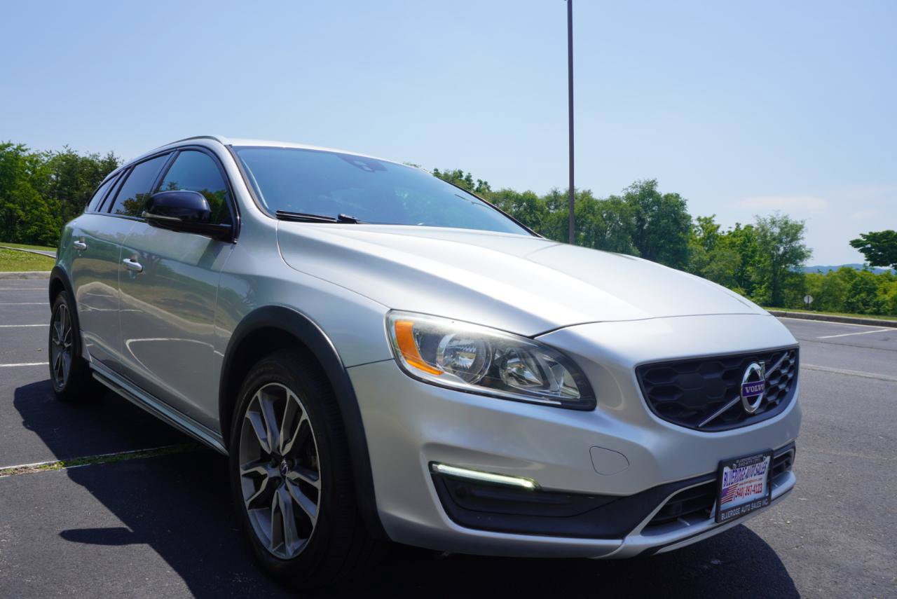 Used 2018 Volvo V60 T5 Cross Country w/ Convenience Package AWD/4WD image 3
