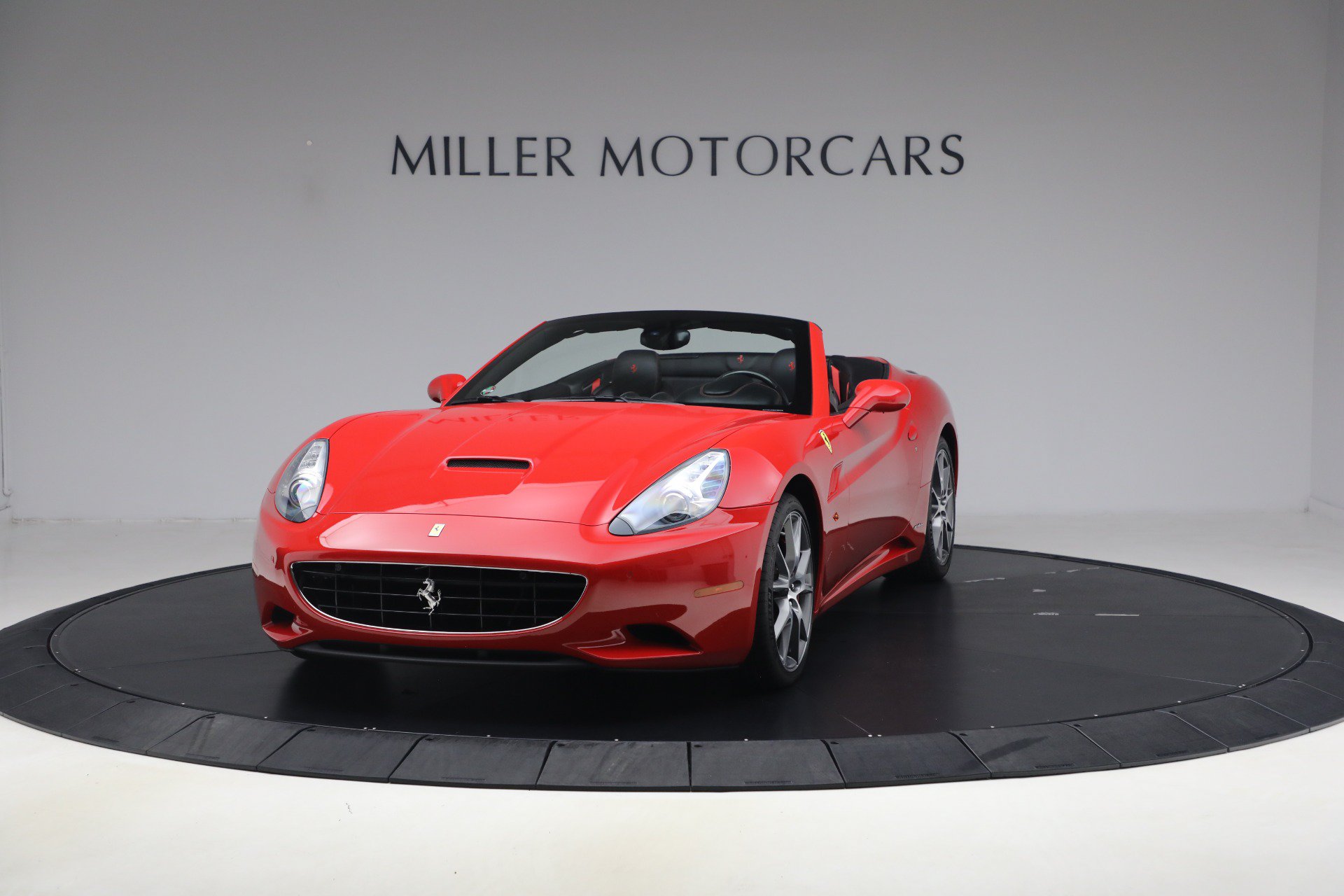 Used 2014 Ferrari California RWD image 1