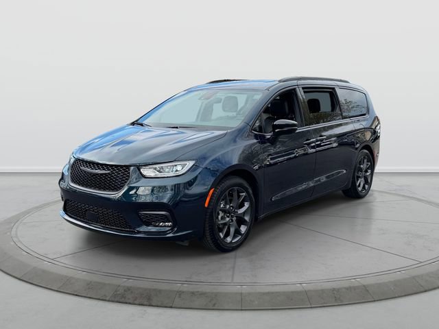 Used 2025 Chrysler Pacifica Limited FWD image 3
