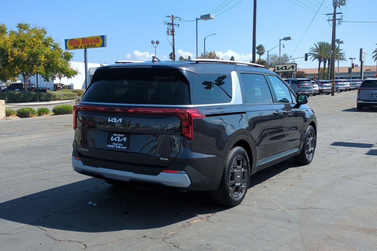 New 2026 Kia Carnival EX image 5