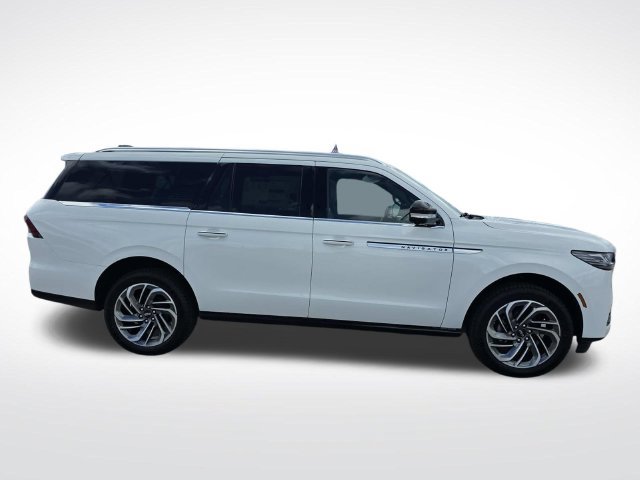 New 2027 Lincoln Navigator L Reserve RWD image 2